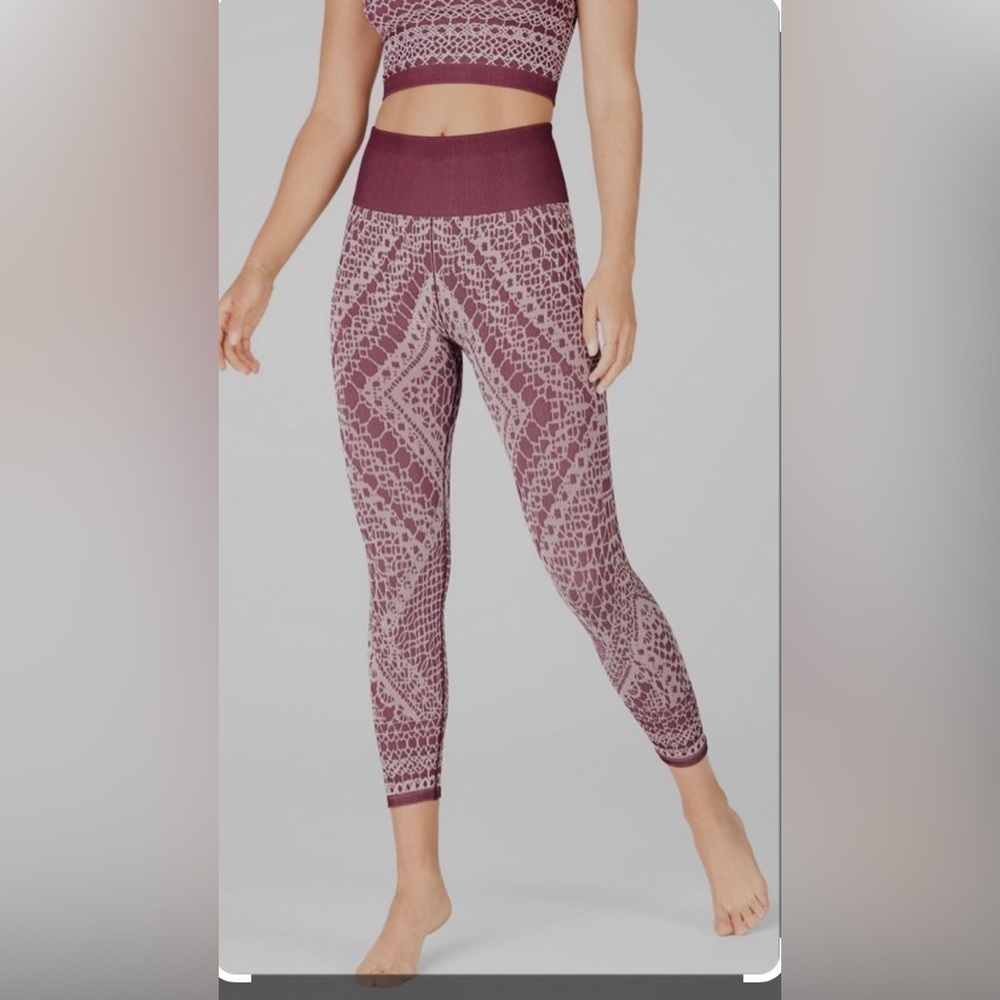 COPY - NEW Fabletics High Waisted Seamless Lace Capri - Large